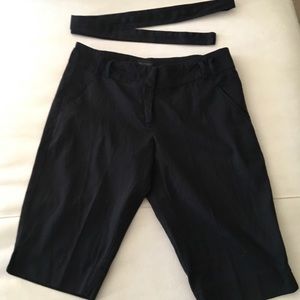 The Limited. Black walking shorts w/belt. Size 8.